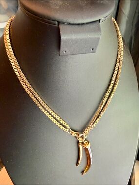 Double Horn Tusk Pendant Necklace 18” Lucite Resin Amber? Gold Tone Box Necklace